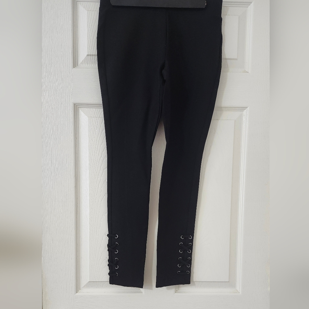 Romeo & Juliet Couture Black Lace Up Ankle Leggins Size Medium